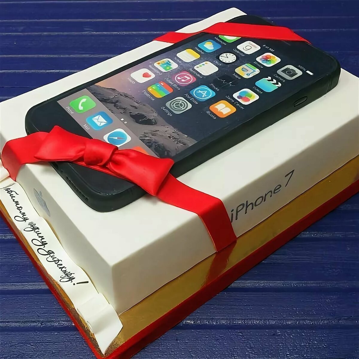 Торты на заказ телефон. Торт с днем рождения!. Оригинальные торты. Торт айфон. Необычные торты на день рождения.