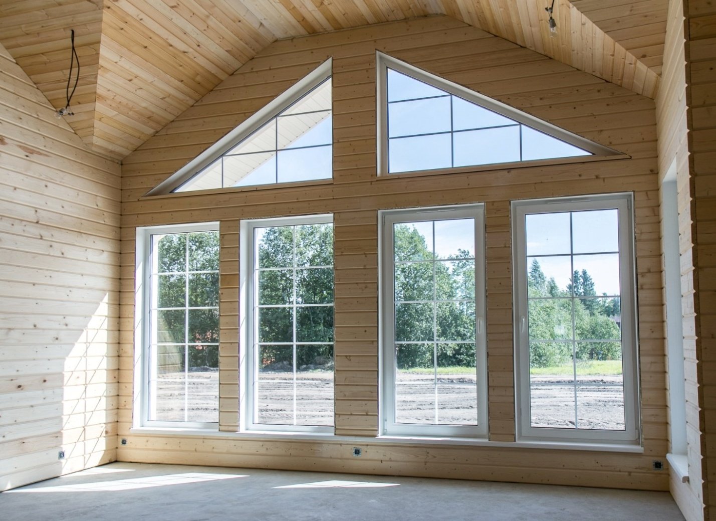 Интерьер с панорамными окнами в частном доме
