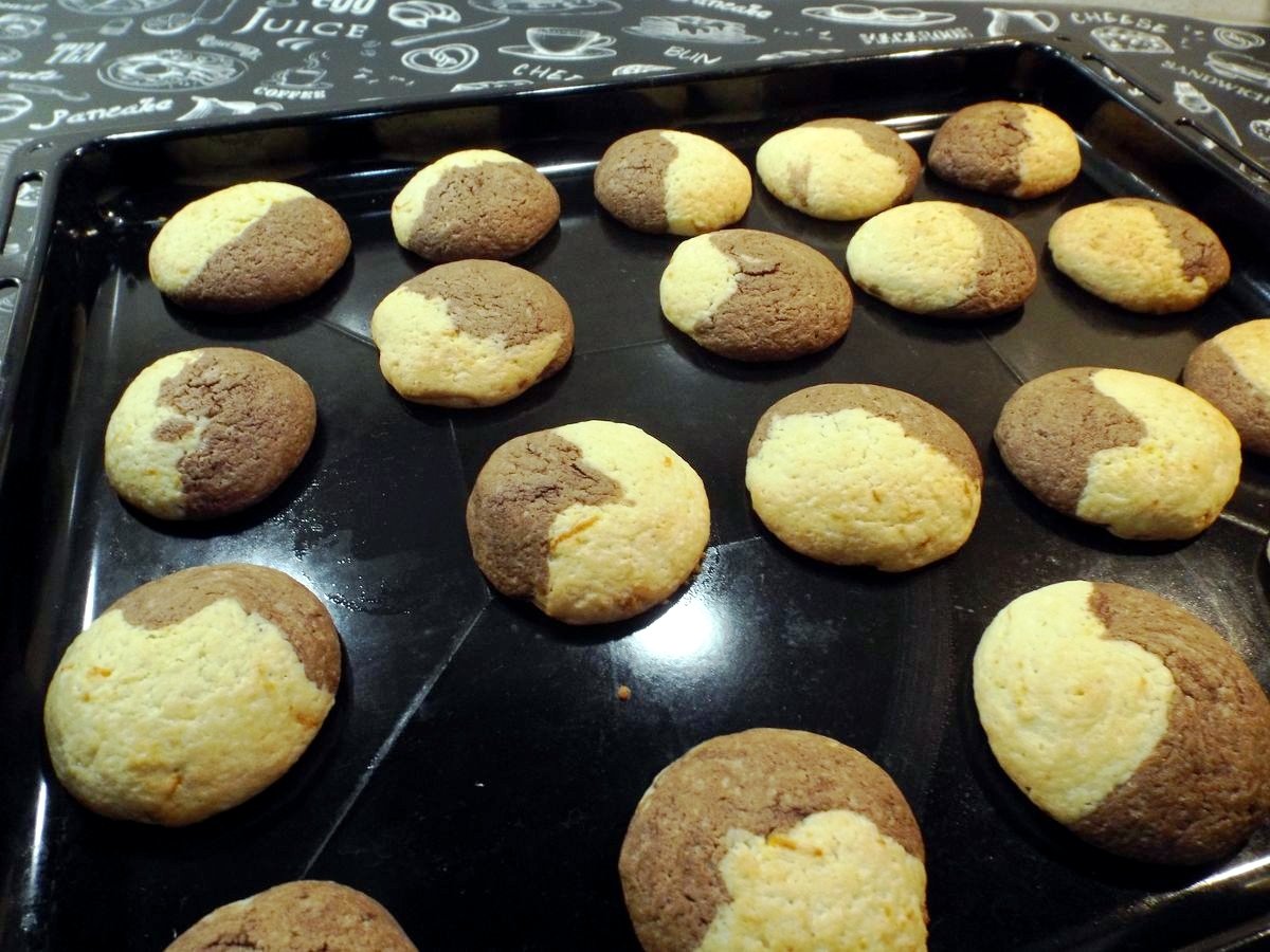 Рецепт печенья домашних условиях в духовке. Простые печеньки в духовке. Печенье на противне. Домашние печенья в духовке. Простые вкусные печеньки в духовке.