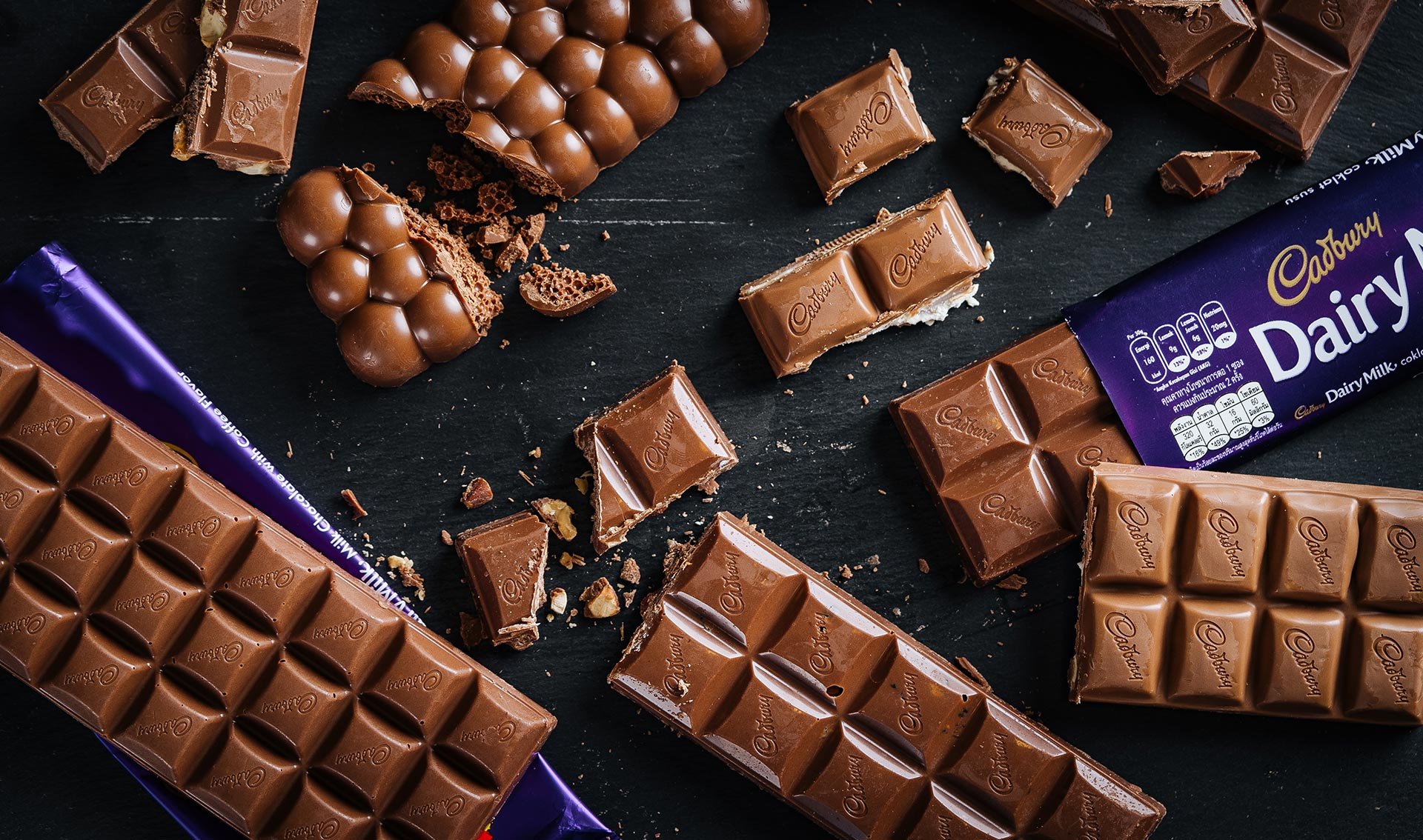 Шоколад бол. Шоколадный батончик Кэдбери. Кэдбери шоколад плитка. Шоколад Cadbury большой. Cadbury шоколад большая плитка.
