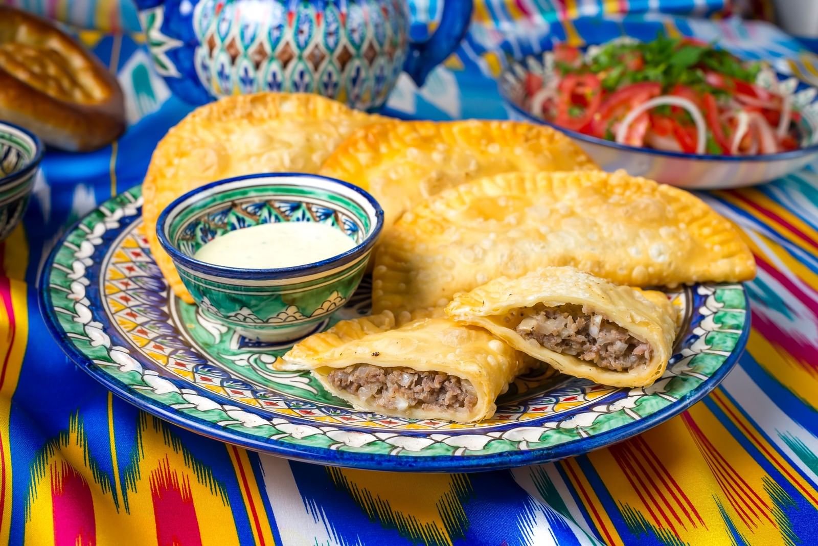 Как называется по таджикски. Кок самса Чайхона. Таджикистанская кухня. Татарская кухня. Узбекские национальные блюда.
