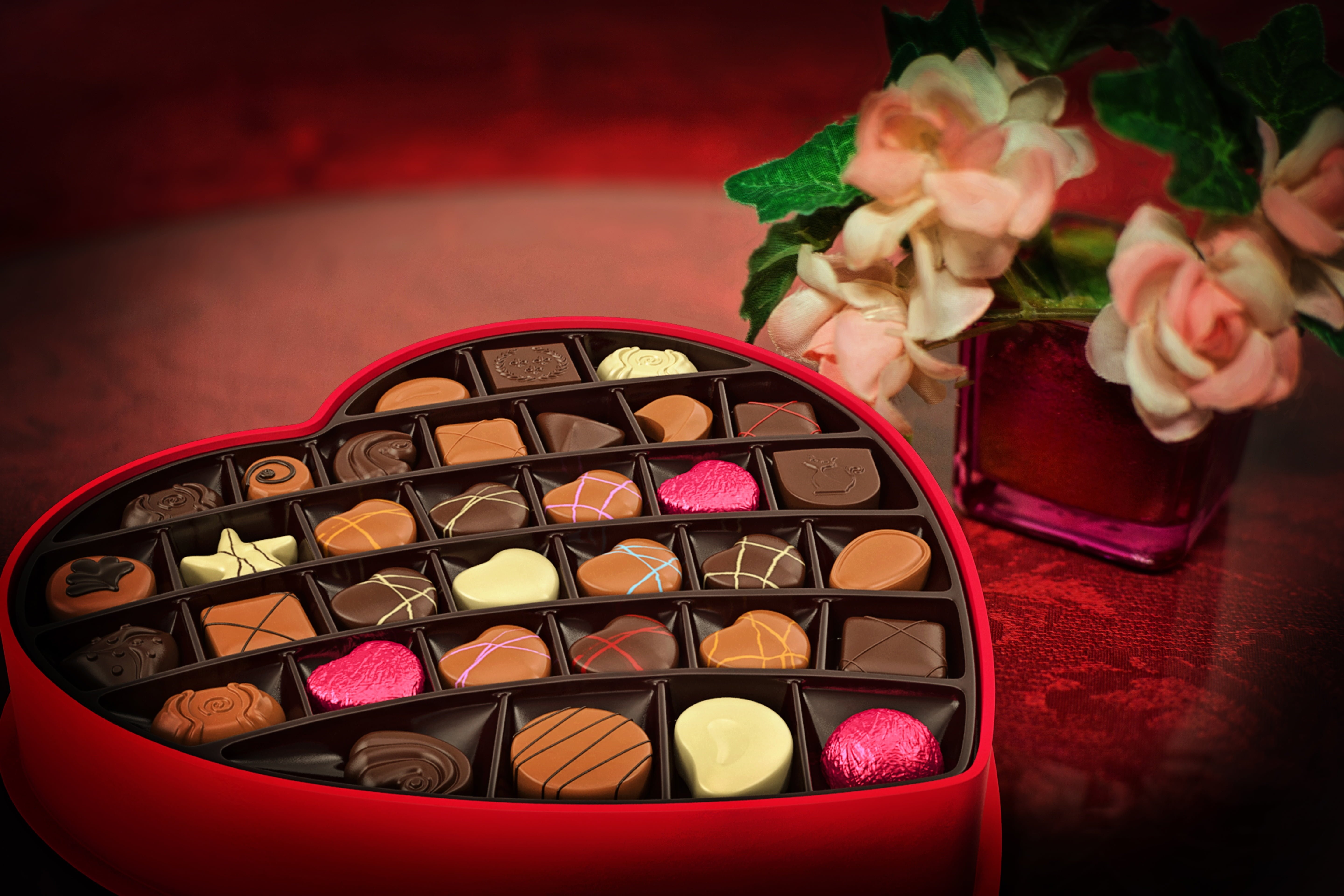 Выбрать конфеты шоколадные. Шоколад конфеты. Коробки конфет. Коробка шоколадных конфет. Конфеты в красивой коробке.