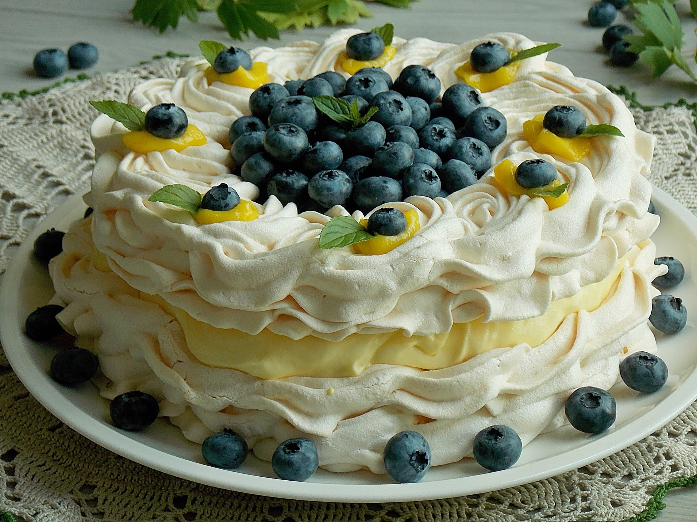 Творожно белковый торт с фруктами