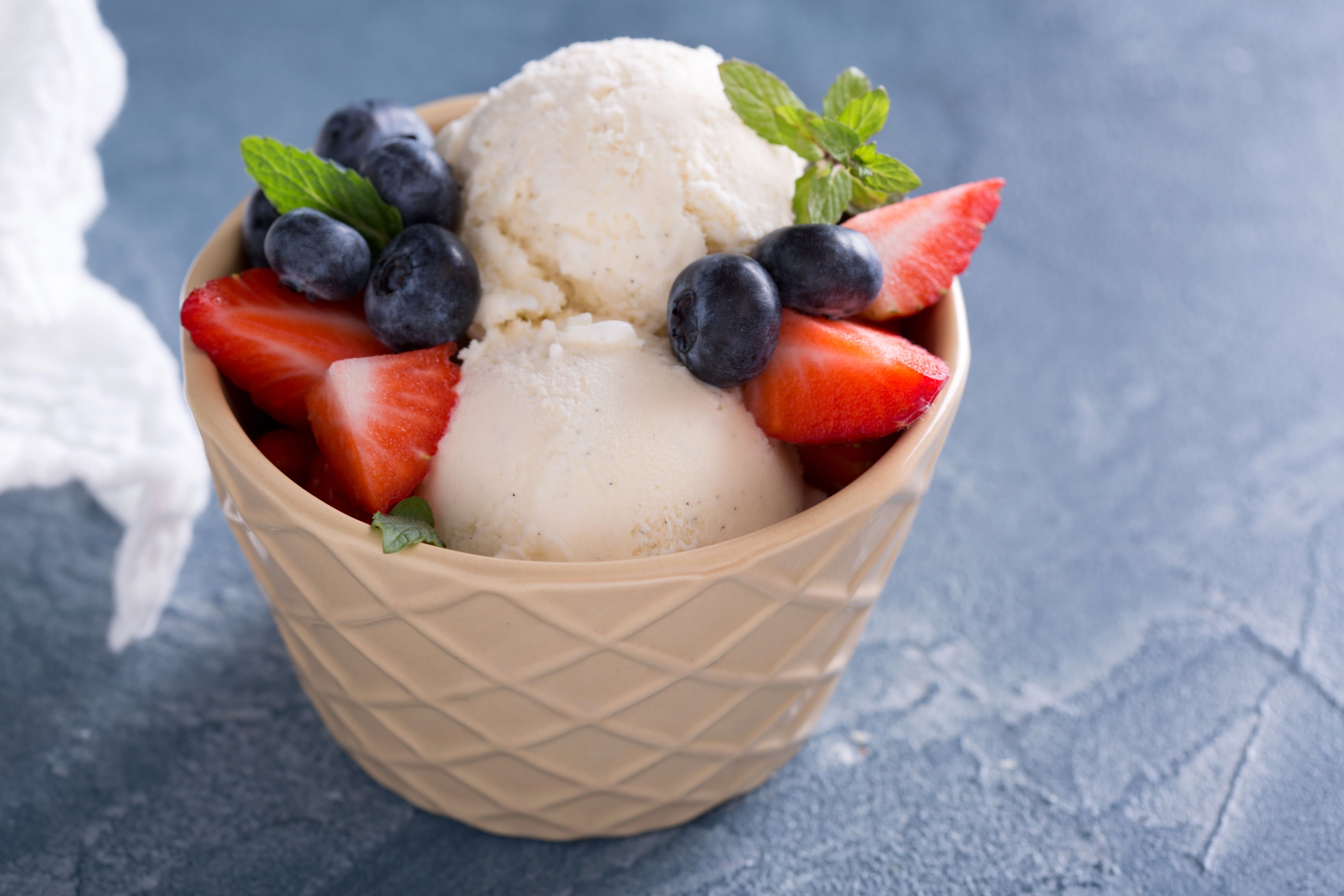 Мороженое фото красивое. Айс Крим 4. Мороженое. Красивое мороженое. Мороженое с фруктами.