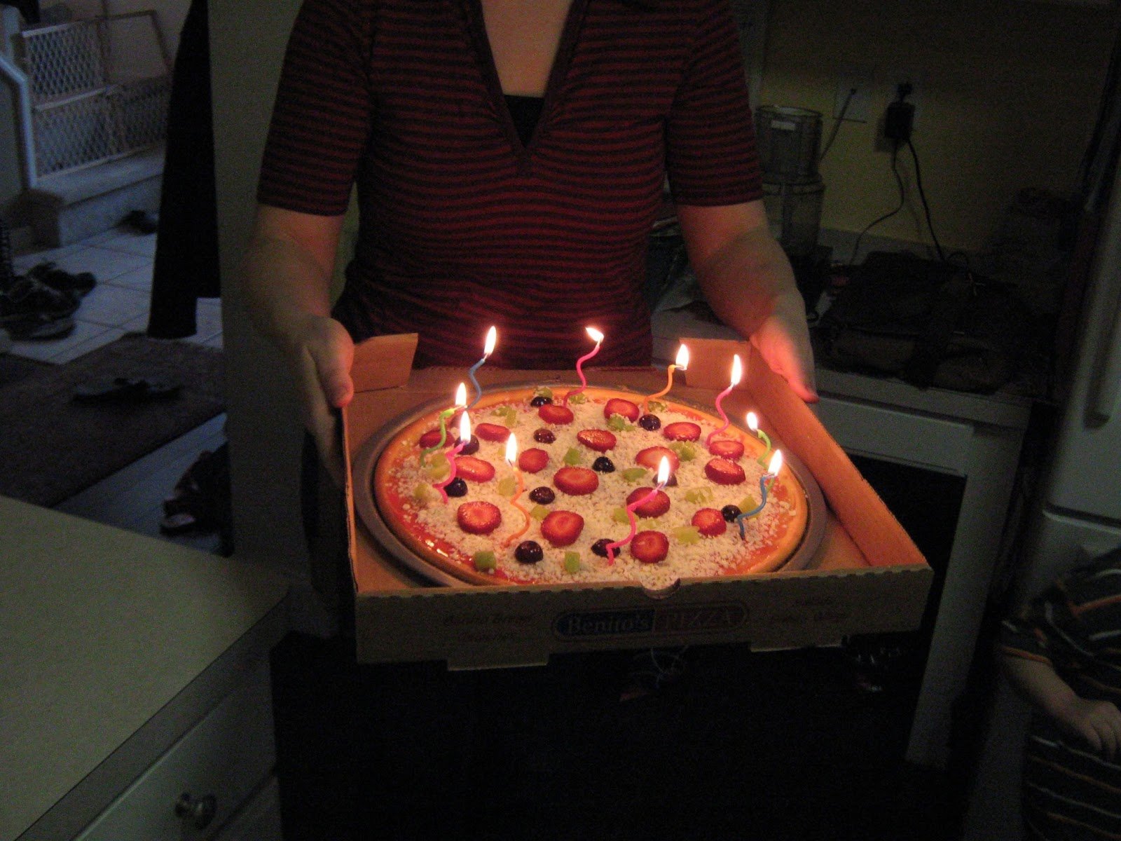 Пицца со свечками на день рождения