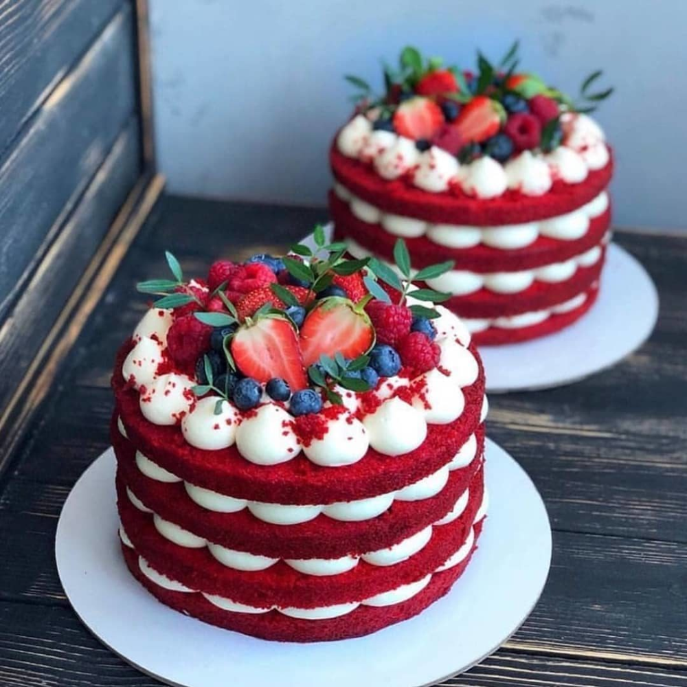 Торт украсить красивые день рождение. Вупи Пай торт красный бархат. Торт красный бархат Спар. Красный бархат с кремом чиз. Торт красный бархат с кремом чиз.