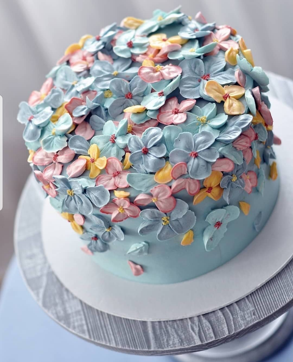 Украшение торта. Необычное украшение торта. Современное украшение тортов. Красивые торты.