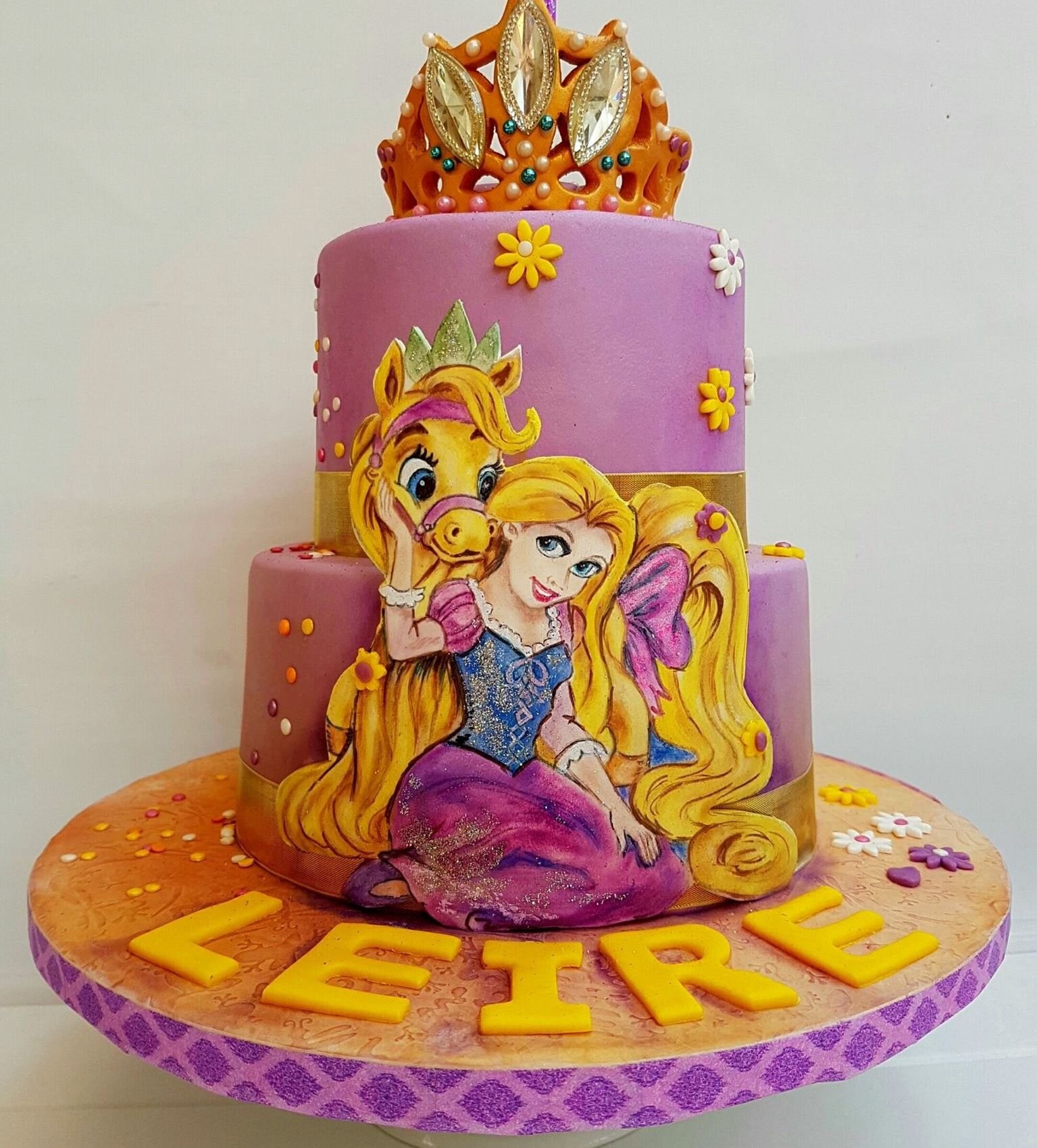 Торт для девочки с принцессой. Тортик Рапунцель. Торт принцесса Рапунцель. Тортик с принцессой Рапунцель. Принцессы Дисней тортрапуцель.