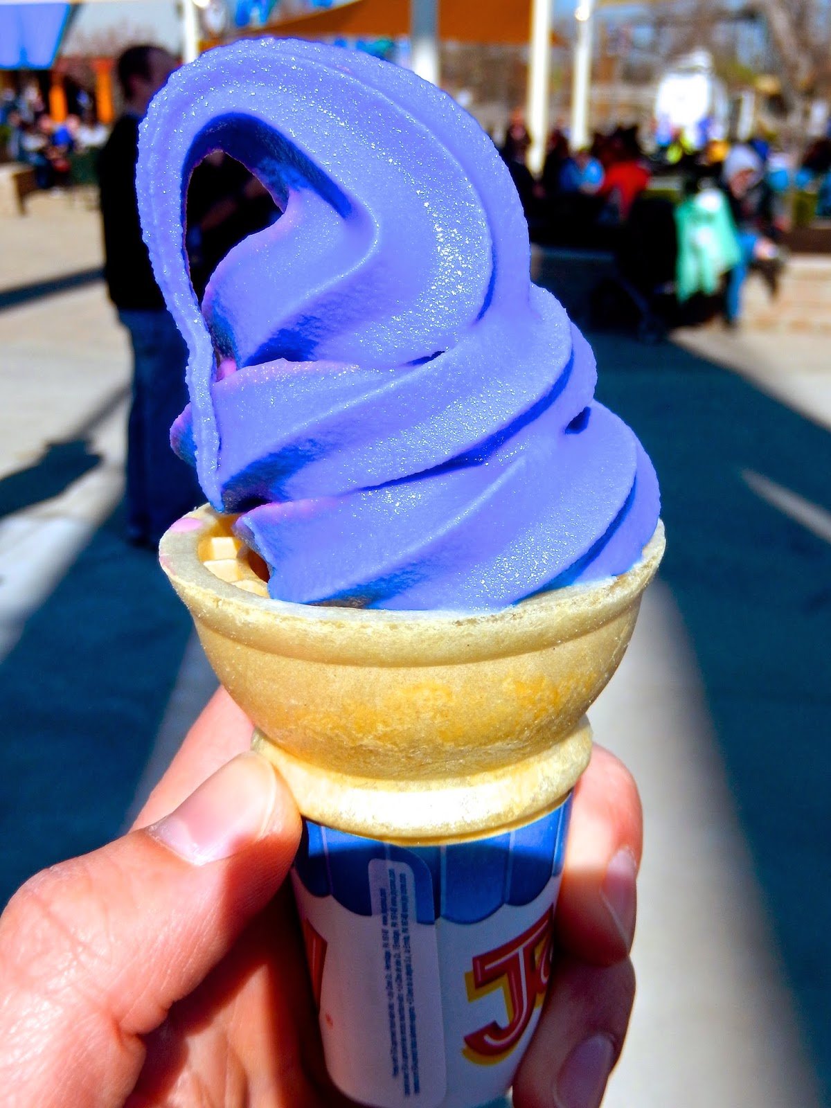 В каком году сделали мороженое. Азурро мороженое. Синее мороженое. Голубое мороженое. Морожно.
