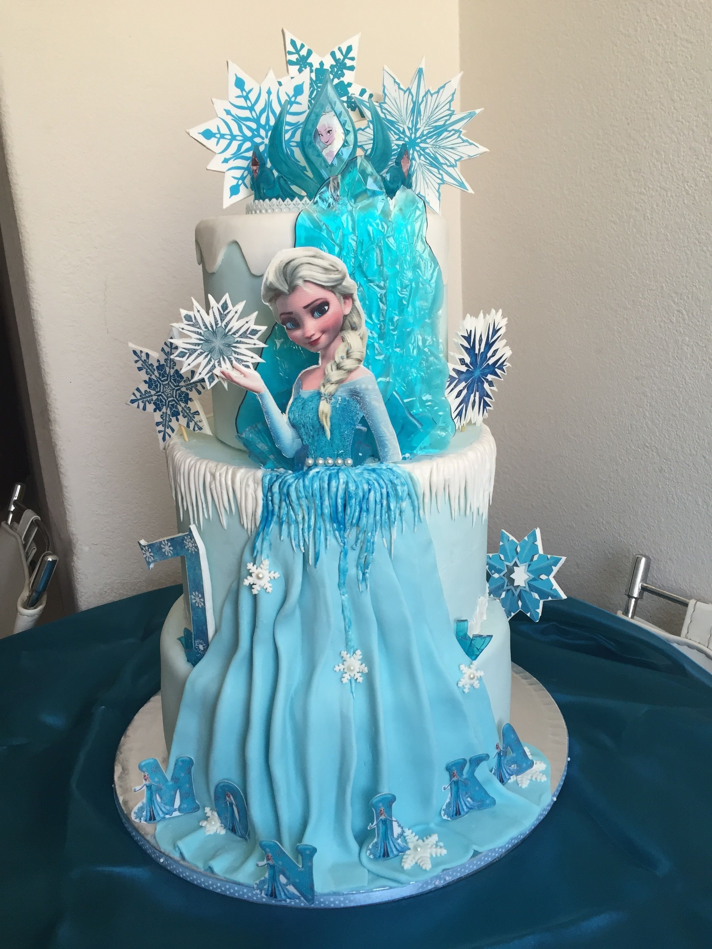 Торт Снежная Королева Елза