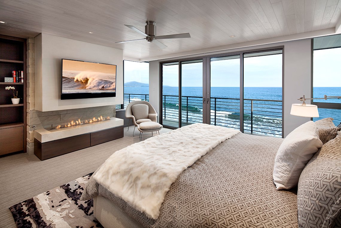 Океан хом 2. Спальня с большими окнами. Спальня с панорамными окнами. Спальня с панорамными окнами в доме. Красивая спальная комната.