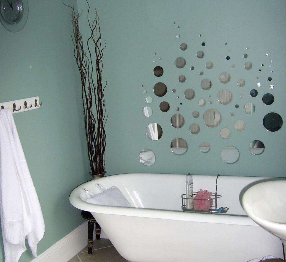 Декор для ванной комнаты на стену. Краска для стен в ванной. Стена в ванной. Крашенные стены в ванной. Стены в ванной комнате варианты