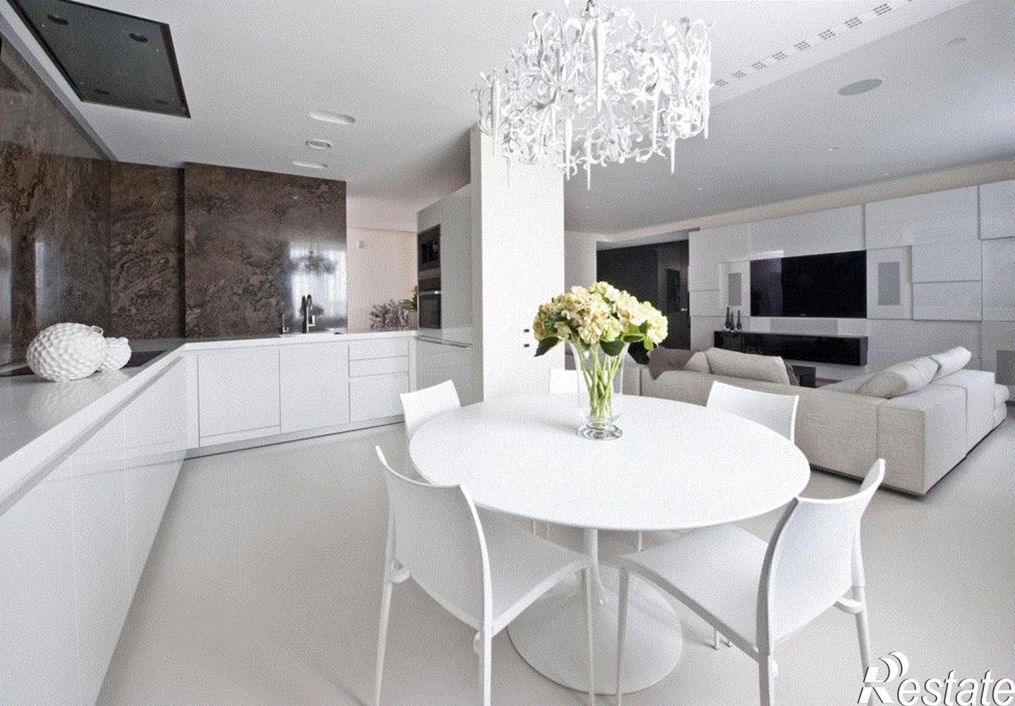 белый интерьер квартиры в современном стиле реальные фотографии