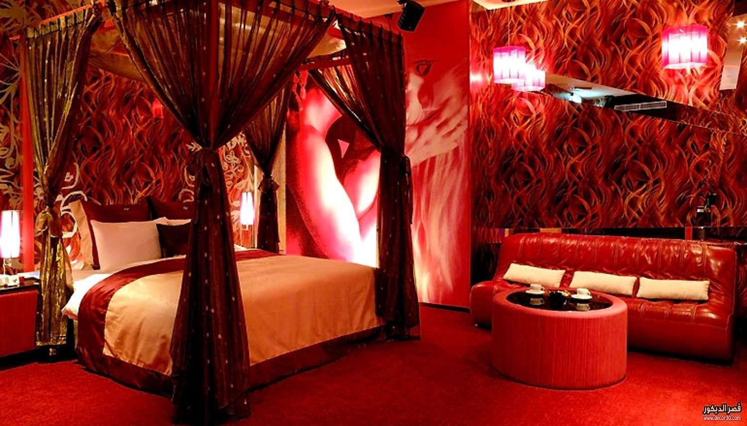 Бордель кровати. Спальня в эротическом стиле. Спальня для утех. Роскошная красная спальня. Спальня в борделе.