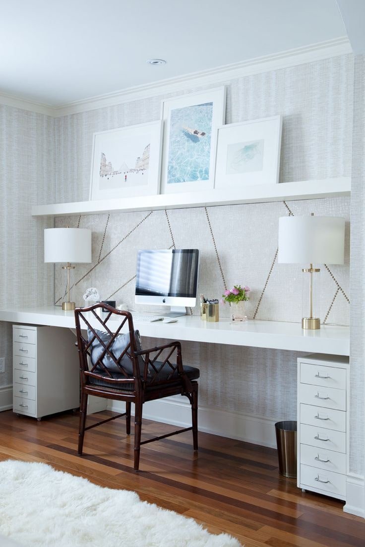 Письменный стол в спальне. Письменный стол Нордик Скандинавия. Икеа спальня кабинет. Стол письменный икеа белый. Письменный стол в интерьере.