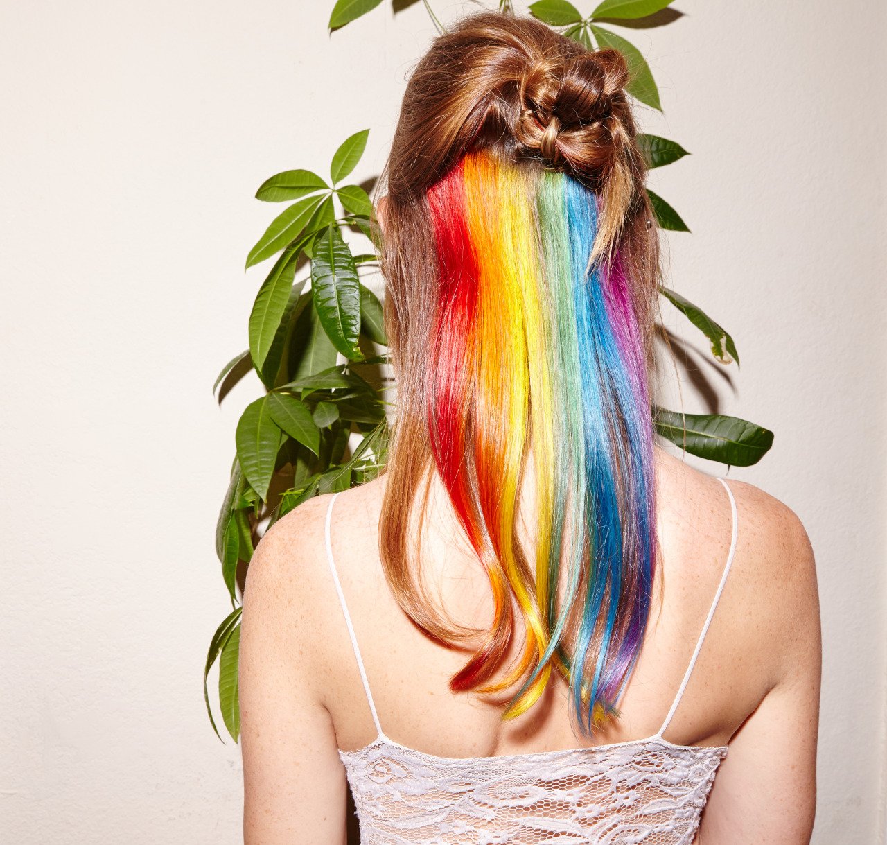 Порядки цветные. Радужные пряди. Радужные волосы. Разноцветные пряди волос. Радужный цвет волос.