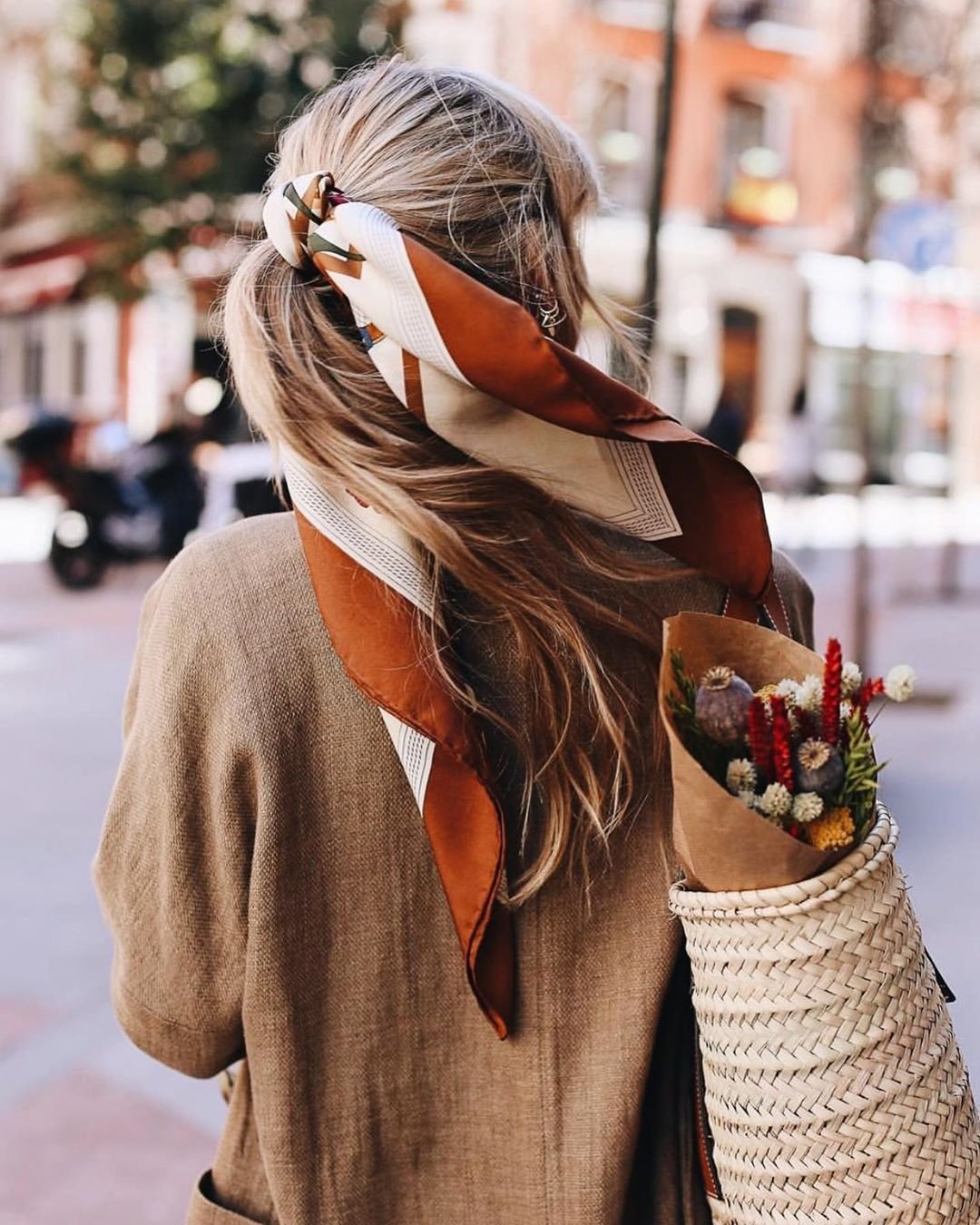 Осенний шарф. Платок в волосах. Прически с платком. Модные прически с платком. Стильный шарф.