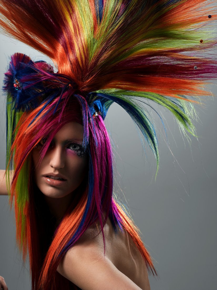 Необычные стрижки с необычными цветами волос