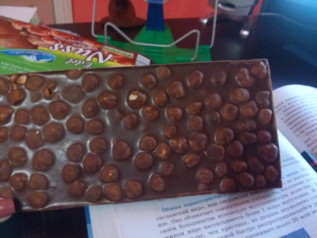 Шоколадка с орешками большая