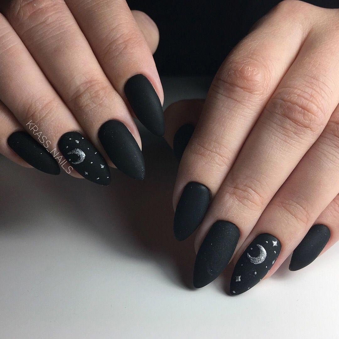 Дизайн черных ногтей матовый. Черные ногти. Темный маникюр. Красивый черный маникюр. Черные матовые ногти.