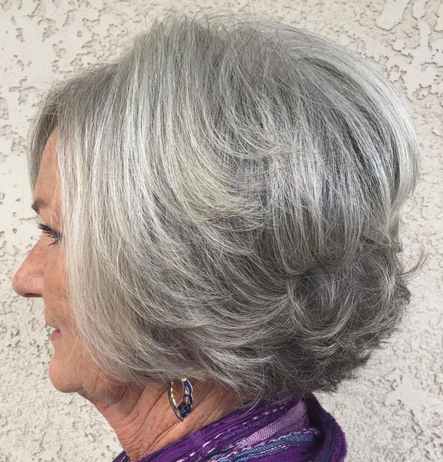 В какой цвет красить седые волосы после 60 лет