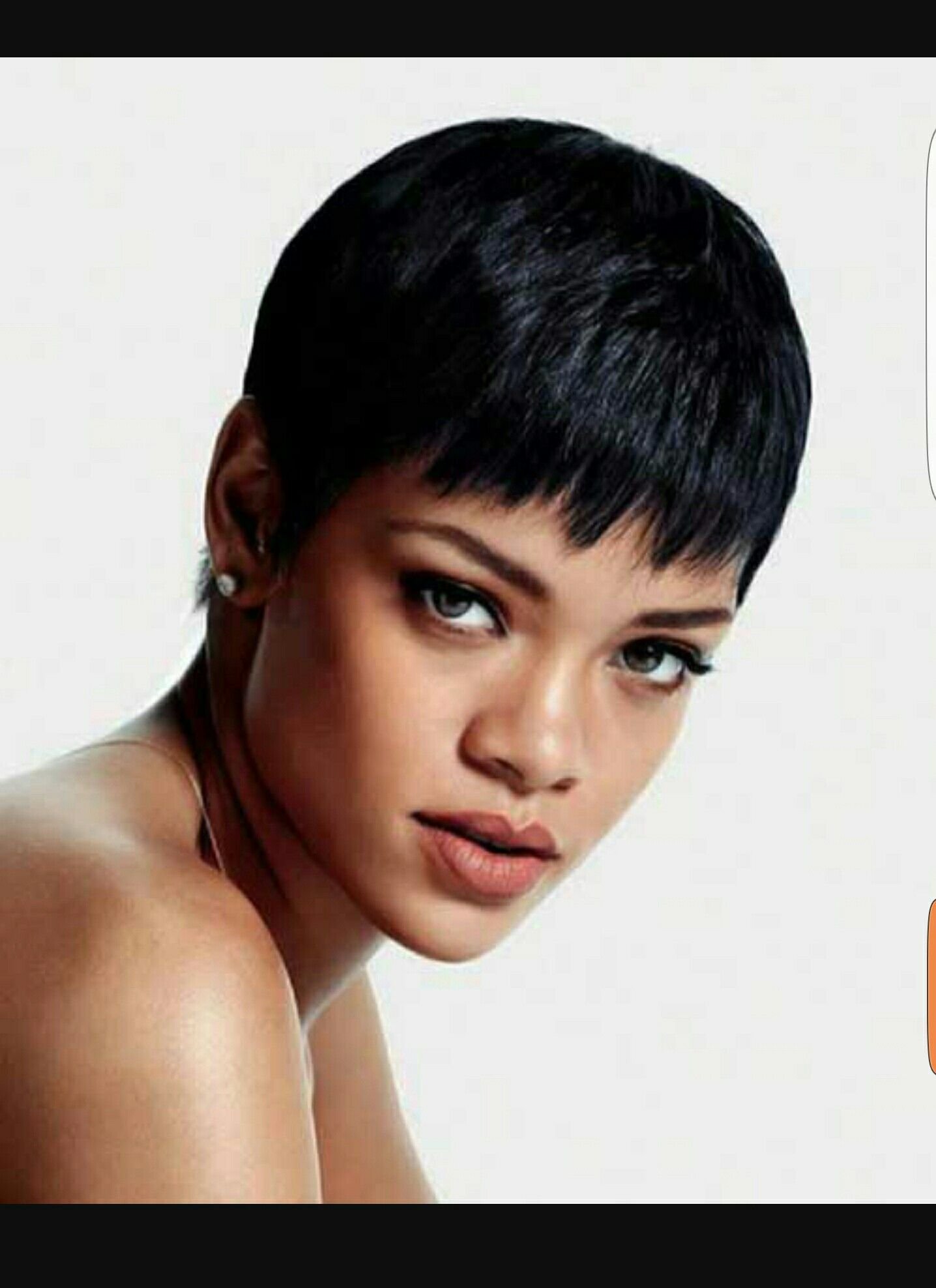 Негритянка короткая стрижка. Рианна стрижка Пикси. Рианна 2006 с короткой стрижкой. Риханна с короткой стрижкой. Rihanna с короткой стрижкой.