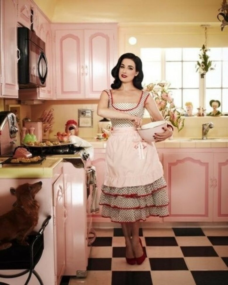 Домохозяйка На Кухне Фото