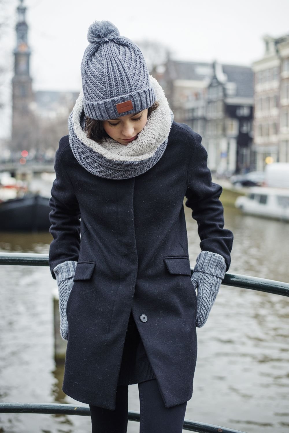 Зимнее пальто с шапкой