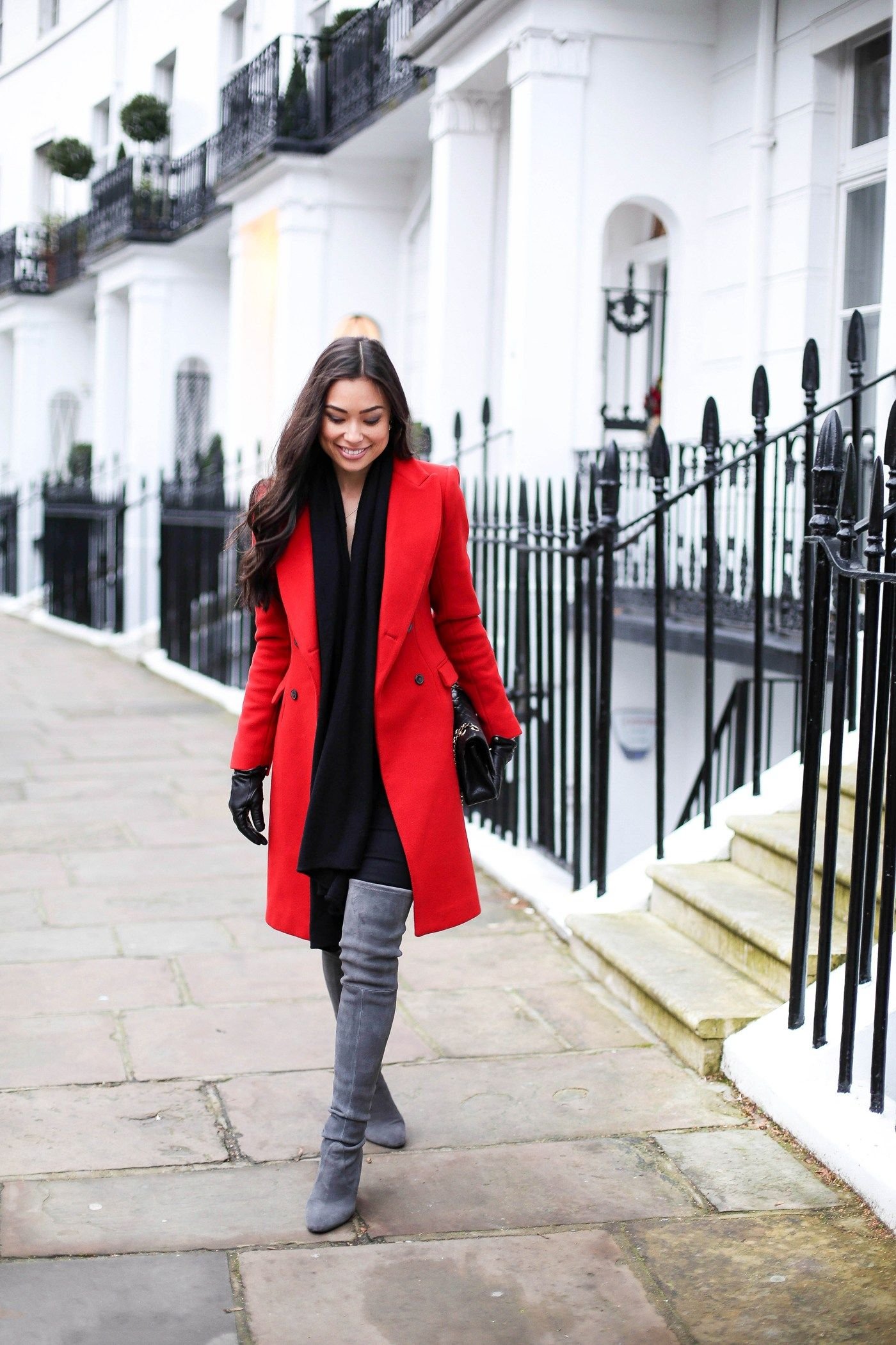Как и с чем носить красное пальто