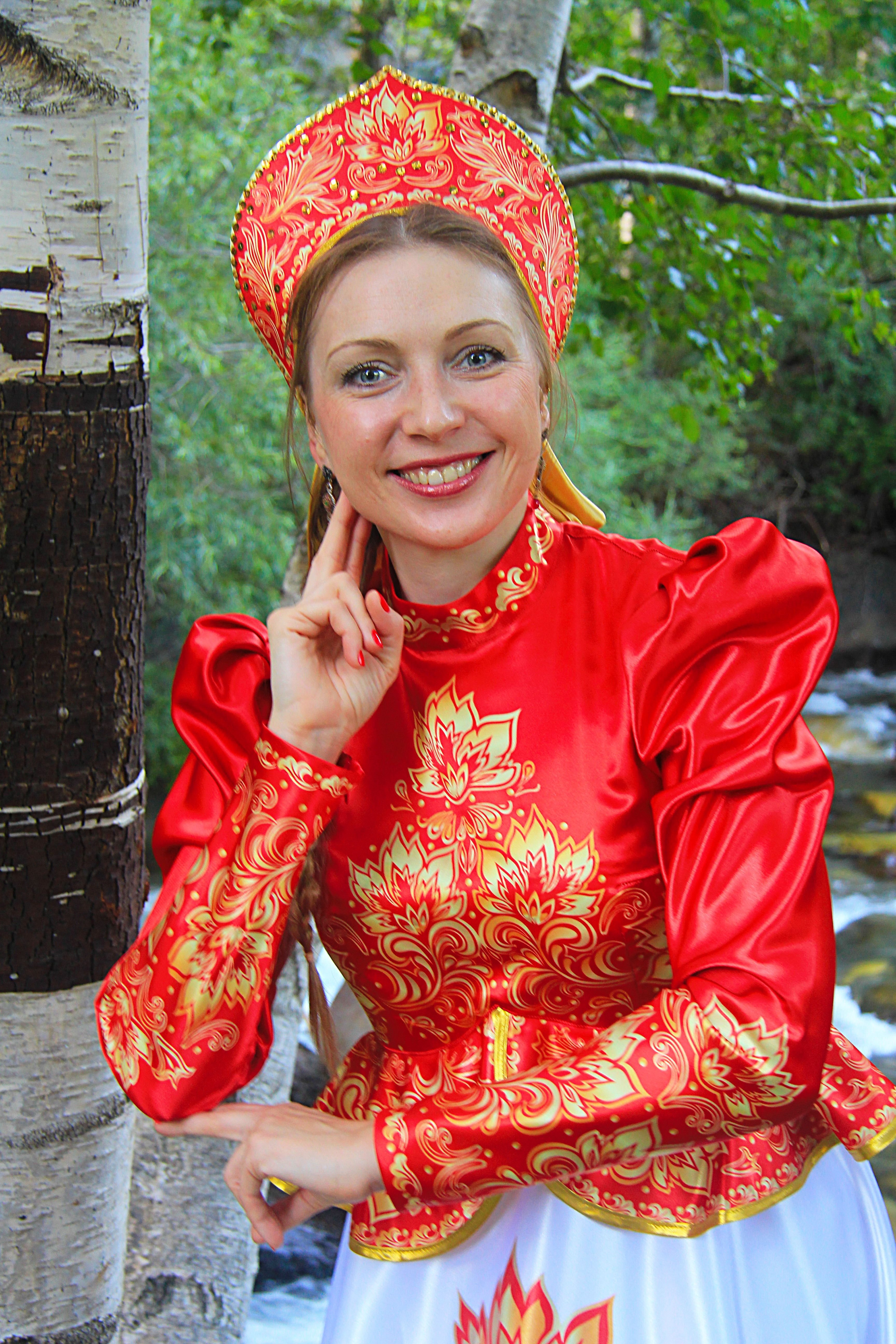 Русский девичий костюм
