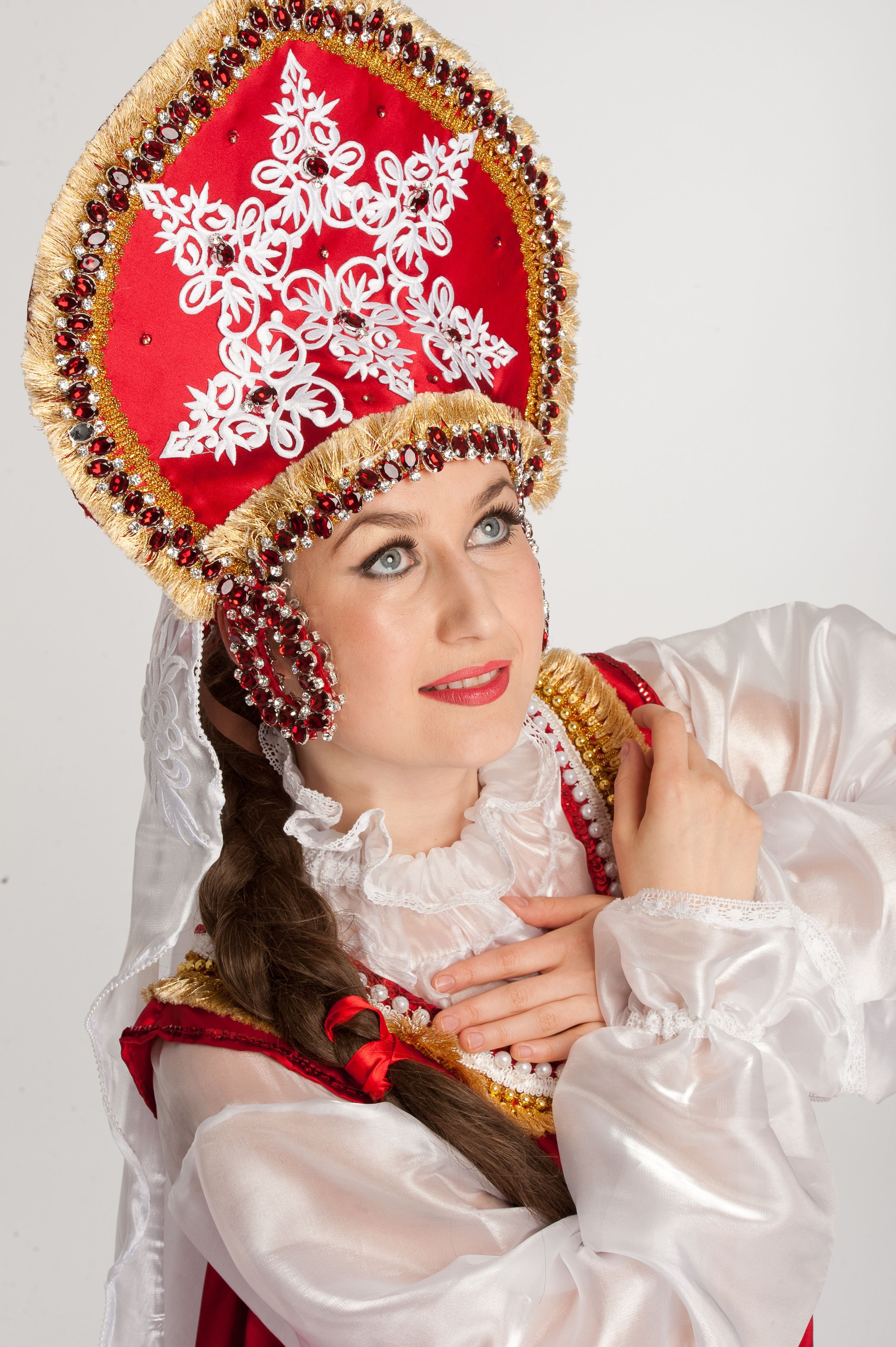 Фото в русской одежде красавицы национальной