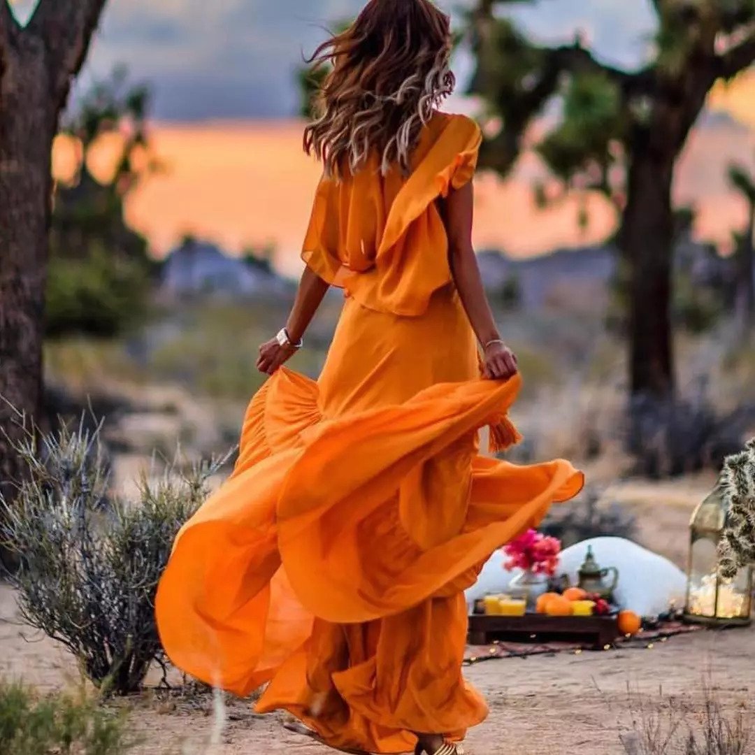 Фотосессия в оранжевом платье
