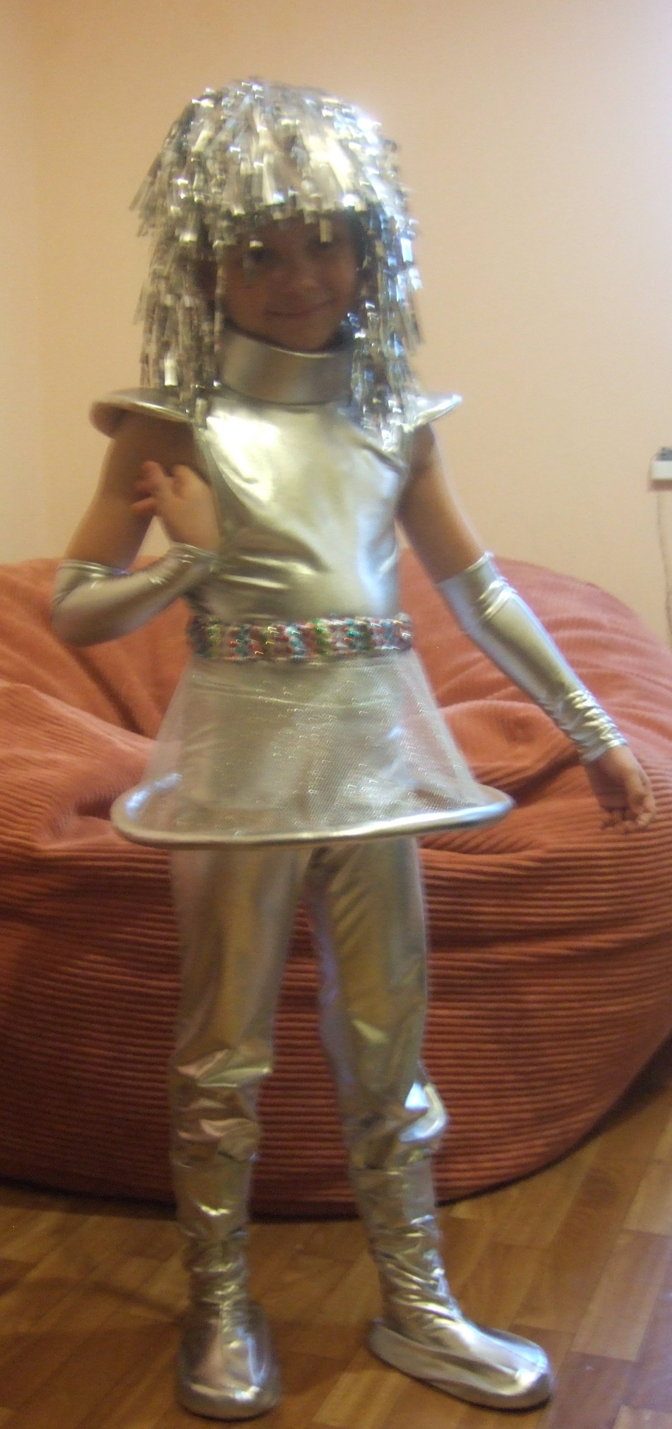 Космический костюм для девочки из подручных материалов