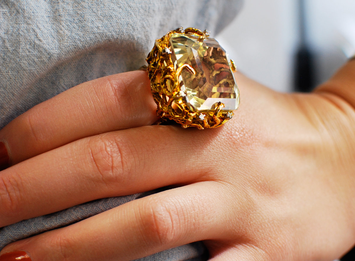 Перстень женский золотой фото