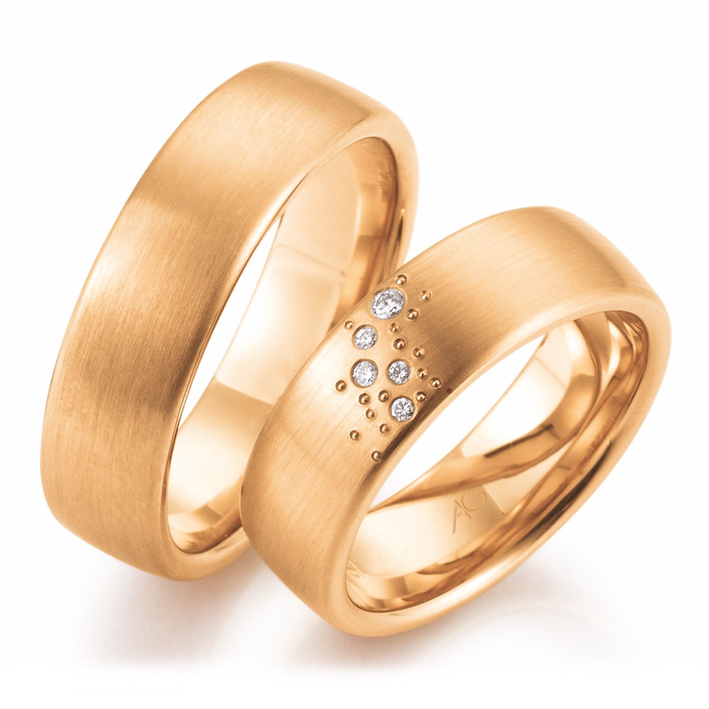 Золотые кольцо обручальное женские цена. Обручальное кольцо. Красивые обручальные кольца. Золотое обручальное кольцо. Красивые обручальные кольца из золота.