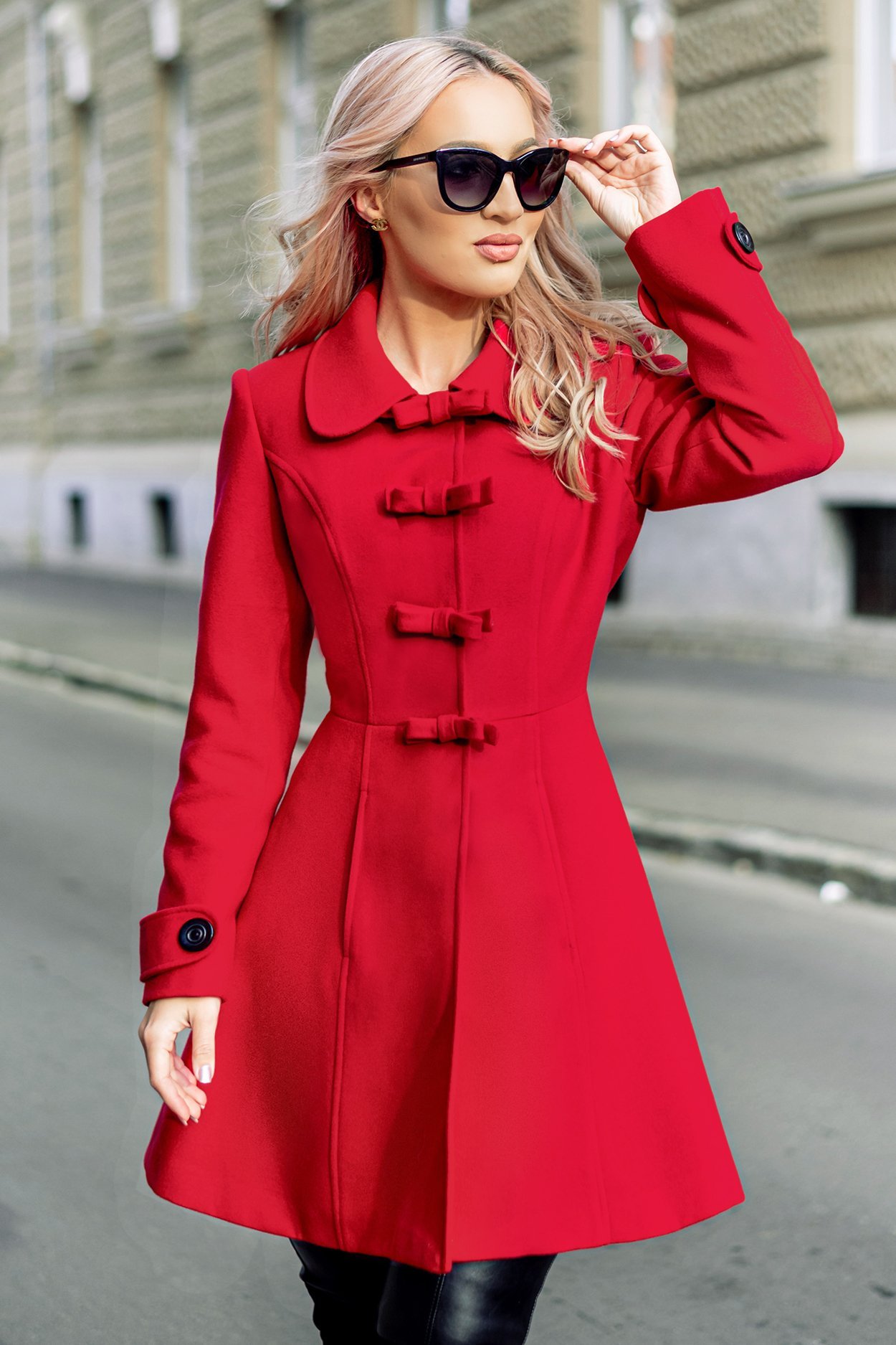 Модные красные пальто