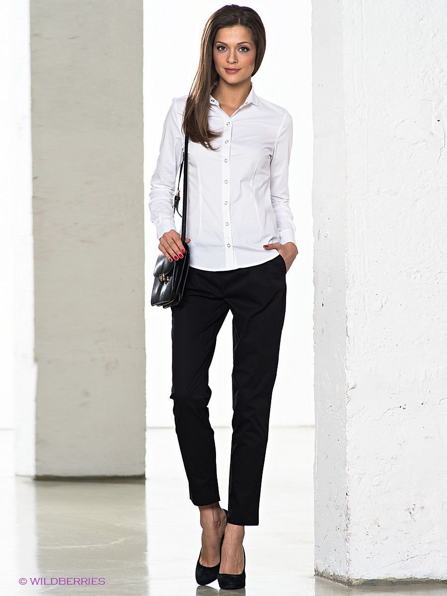 Черные брюки и белый пиджак женский