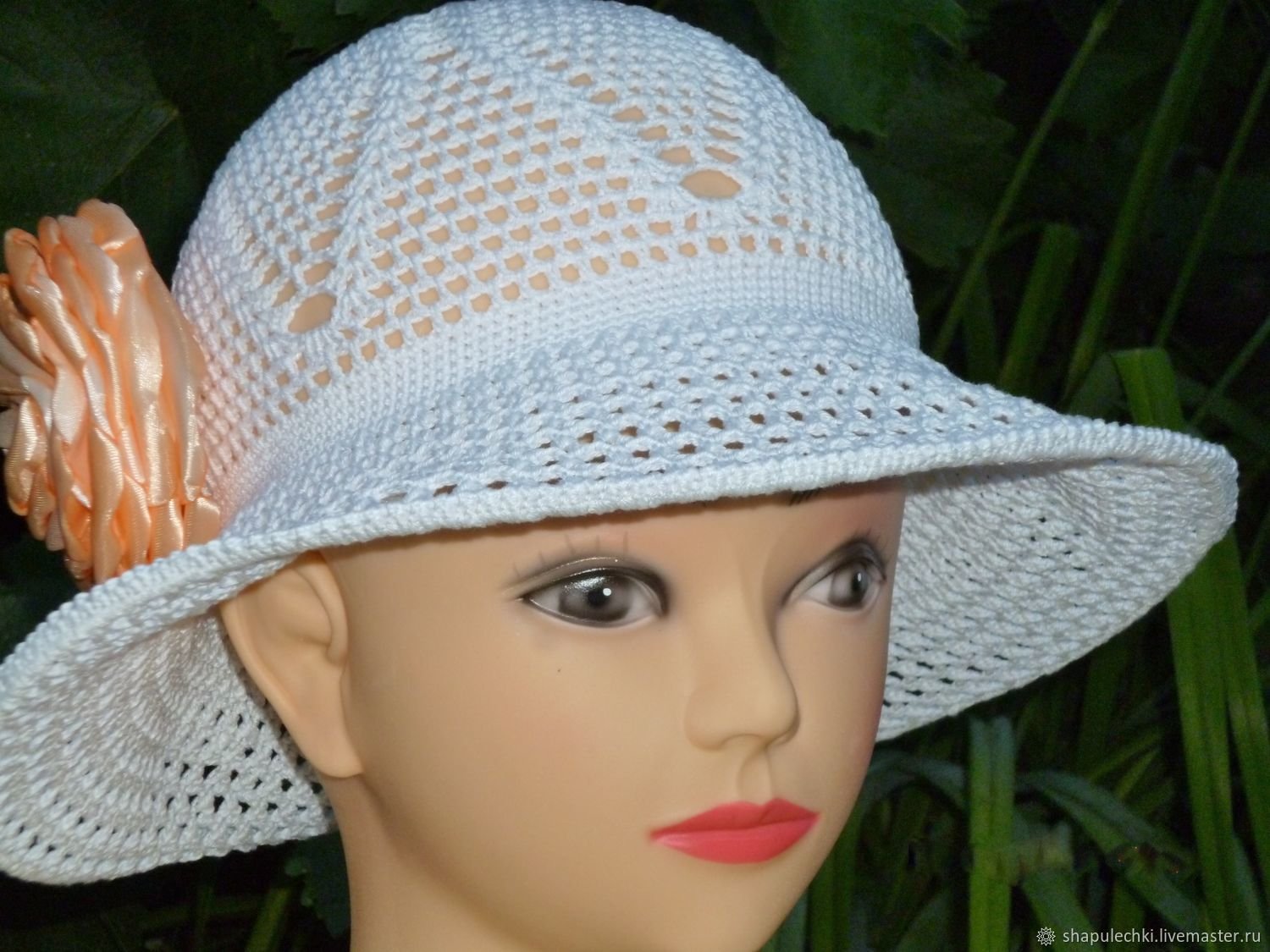 Вязание летней шляпы. Шляпа крючком для женщин. Летние шляпки. Летние шляпки для женщин. Вязаные летние шляпки.