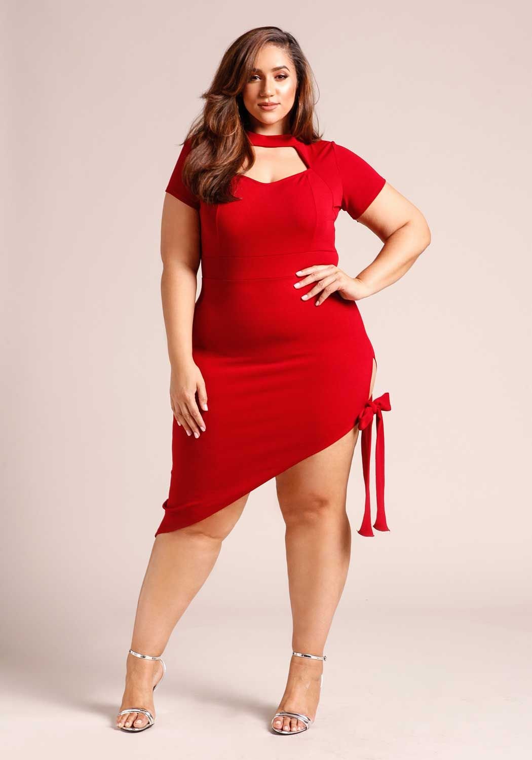 Толстая в красном платье