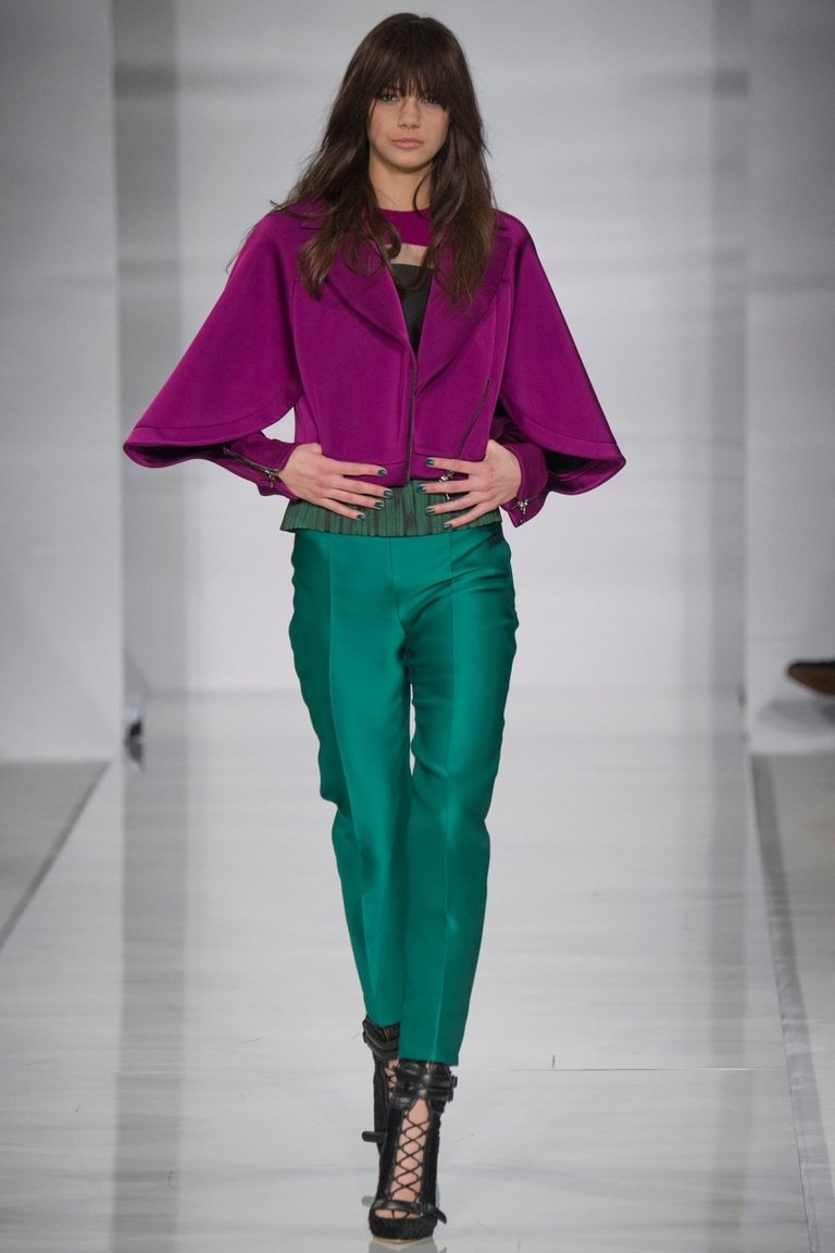 Фиолетовый с зеленым одежда