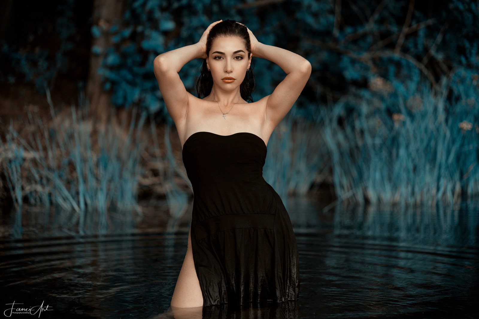 Черное платье вода