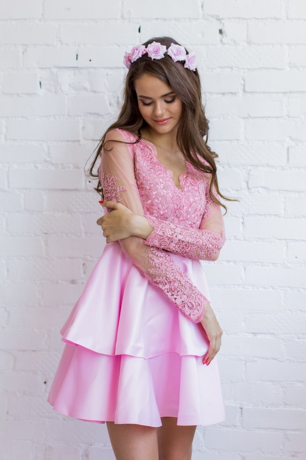 Видео розовое платье. Платье розовое. Красивое розовое платье. Нежно розовое платье. Девушка в розовом платье.