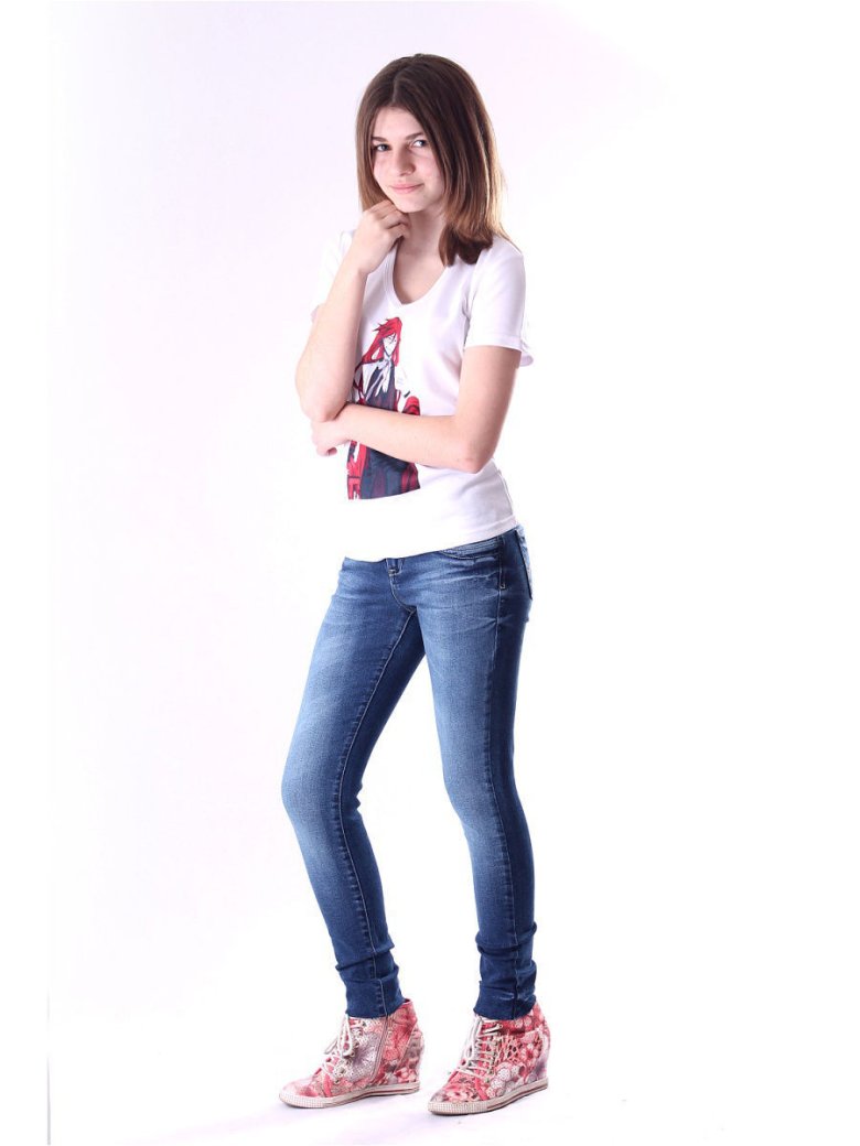 Девочки джинсах каталог. Андреа Архона в джинсах. Облегающие джинсы для девочек. Девочки подростки в джинсах. Обтягивающие джинсы для девочек подростков.