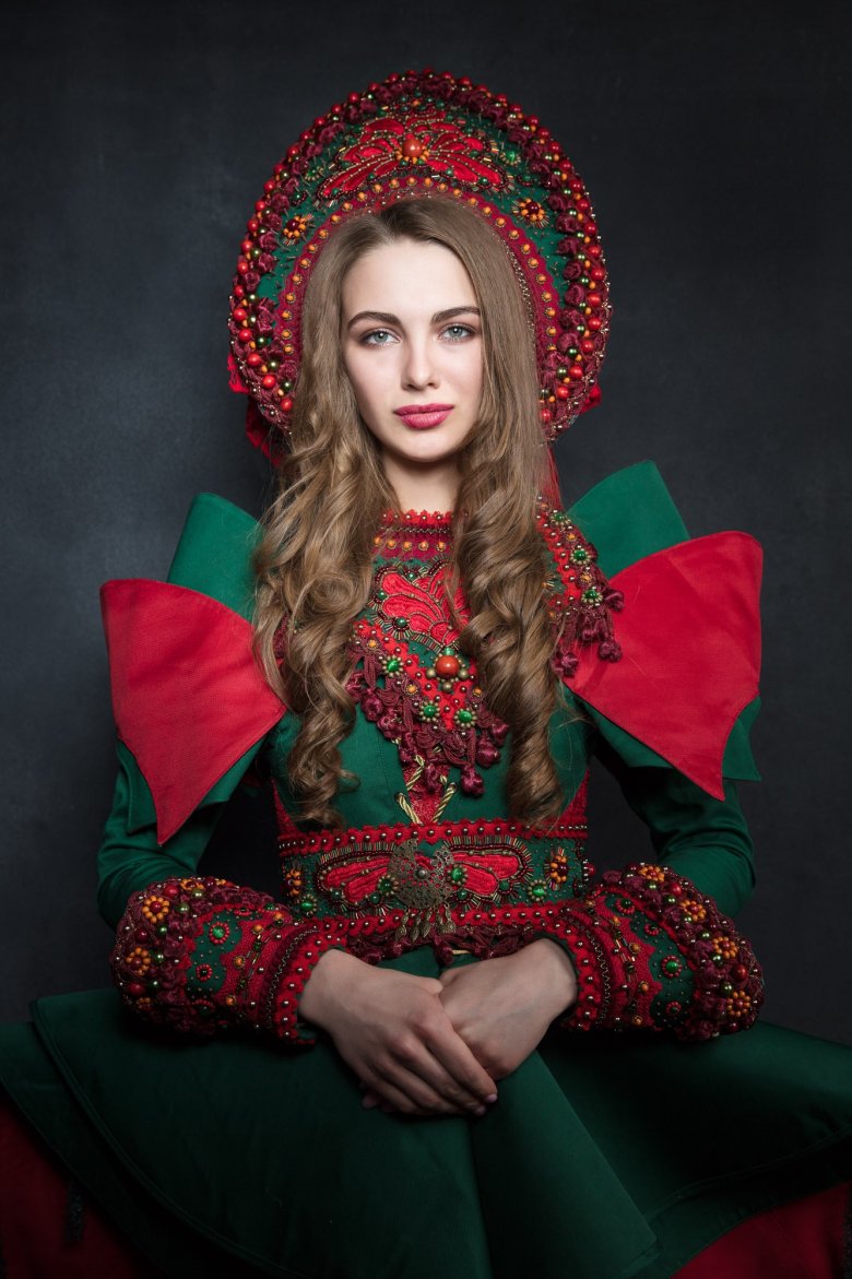 Фото в русской одежде красавицы национальной
