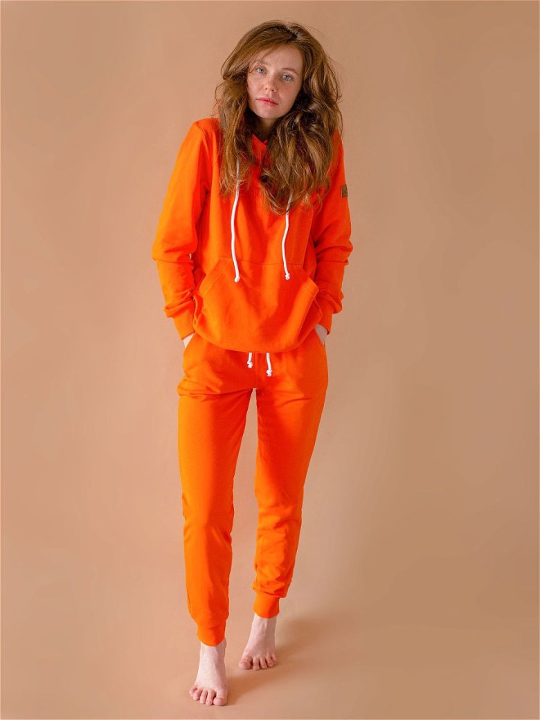 Оранжевые костюмы