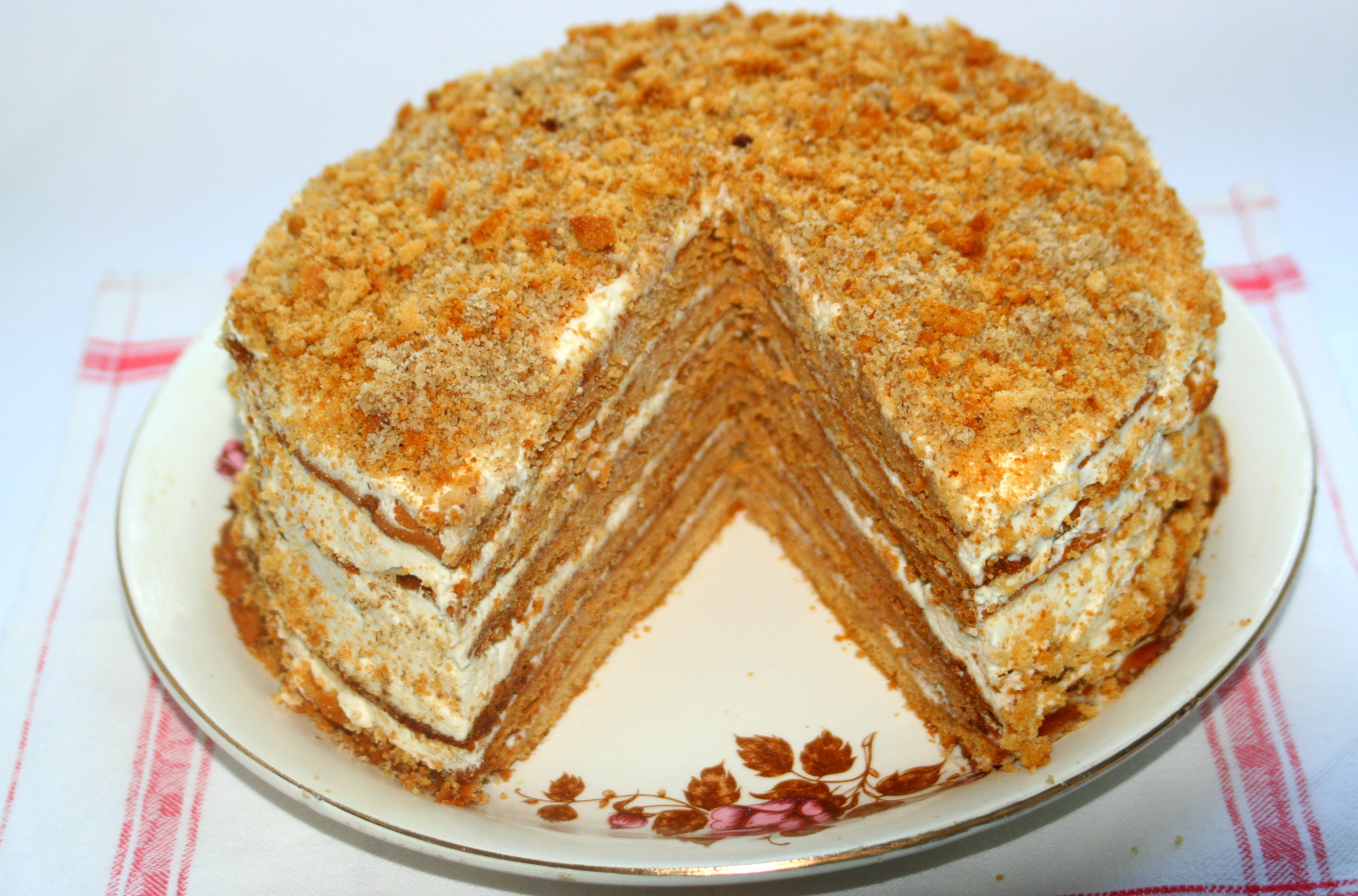 Кремлевский торт рецепт классический в домашних условиях. Торт чудо медовый. Торт медовик чудо. Сметанник Наполеон медовик. Медовик с заварным кремом.