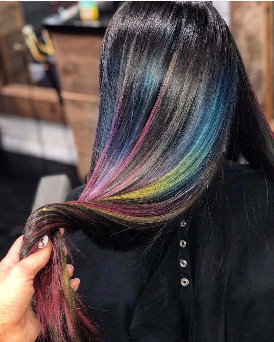 Скрытое окрашивание прядями. Разноцветные пряди. Разноцветные пряди волос. Мелирование с цветными прядями. Окраска волос цветными прядями.