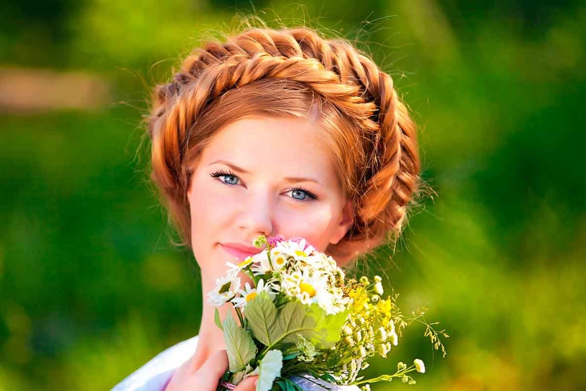 Прическа в деревенском стиле на средние волосы