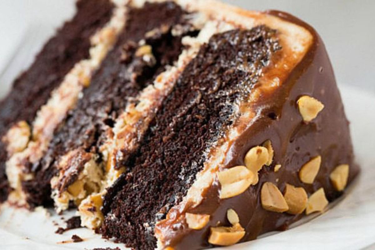 Шоколадно Ореховый торт Сникерс