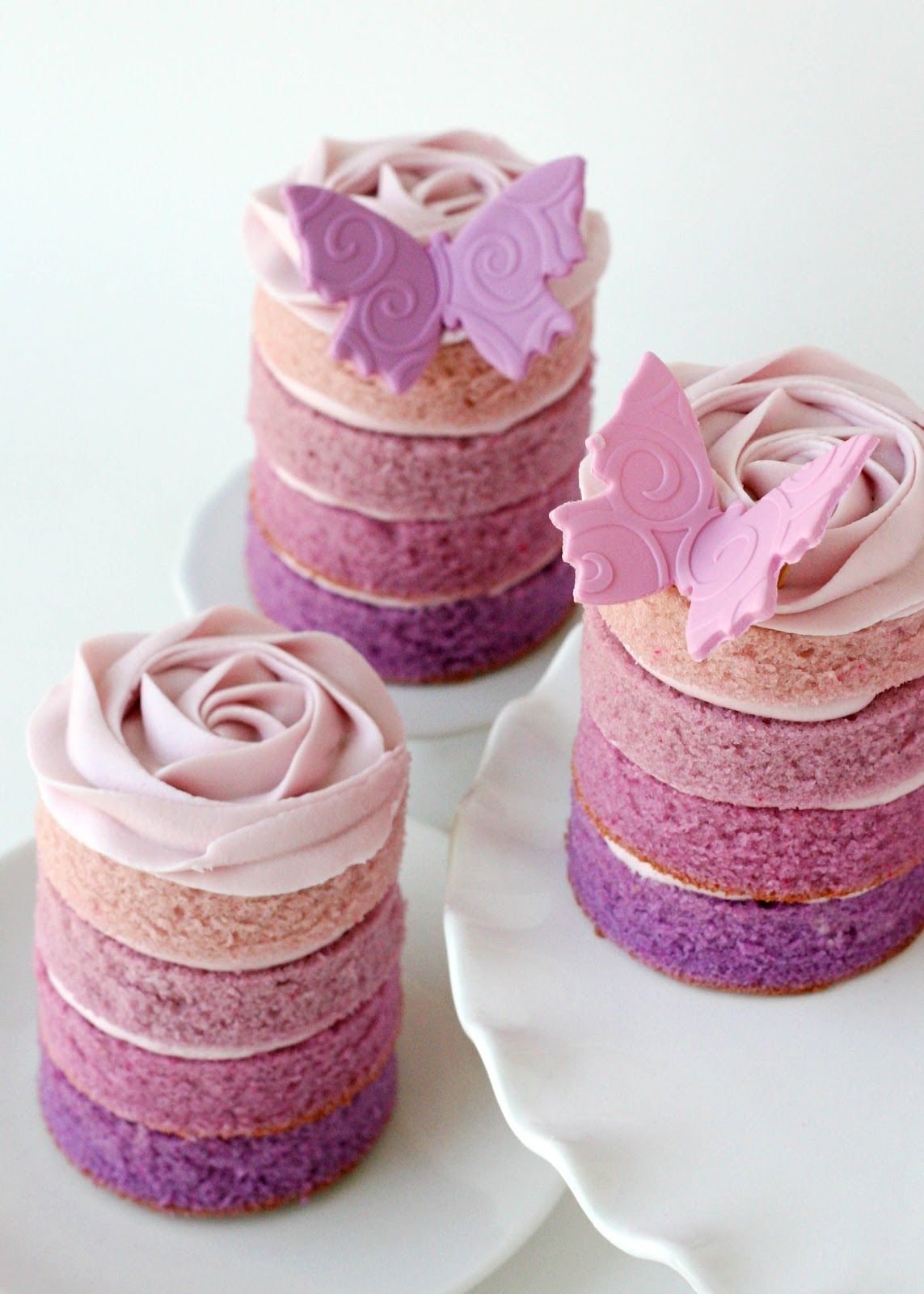 Сделать розовый торт. Розовый торт. Розово сиреневый торт. Мини тортики порционные. Лавандовые капкейки.